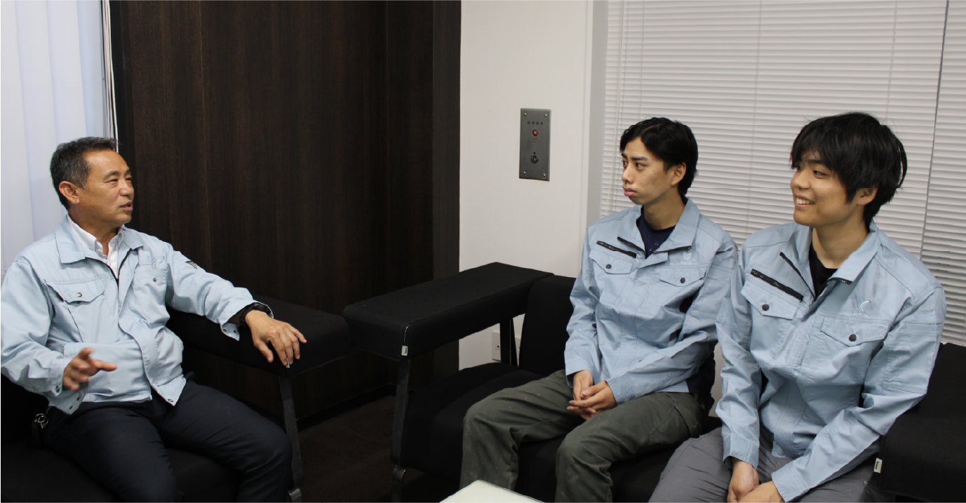 笑顔の対談風景